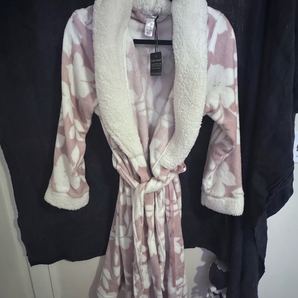 Kathy Ireland Pink Floral Plush Robe